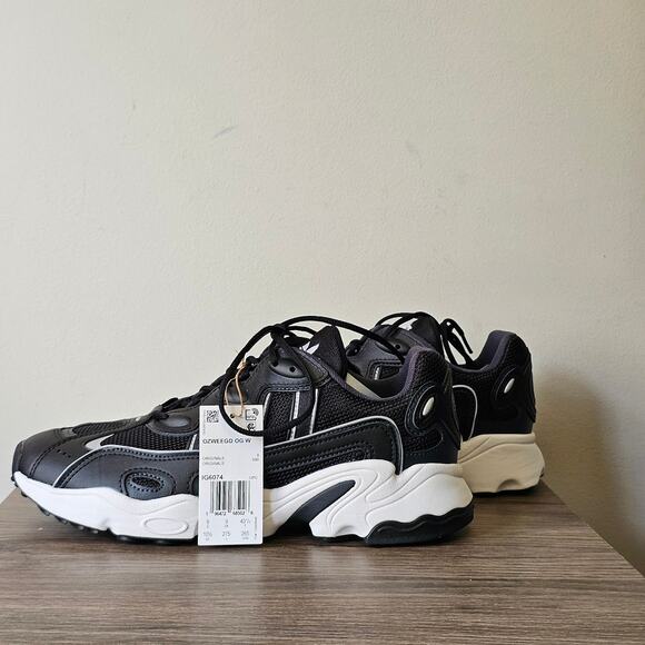 Adidas Women's Ozweego OG  Regular Fit Athletic Shoes Size 10.5 NWT - Picture 1 of 7